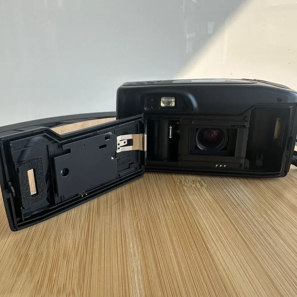 Samsung AF Zoom 777i 35mm Film Point And Shoot Camera Black Untested
